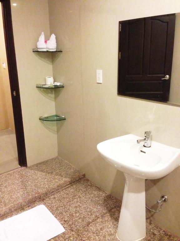 Hotel Kan Kanchanaburi Habitación foto