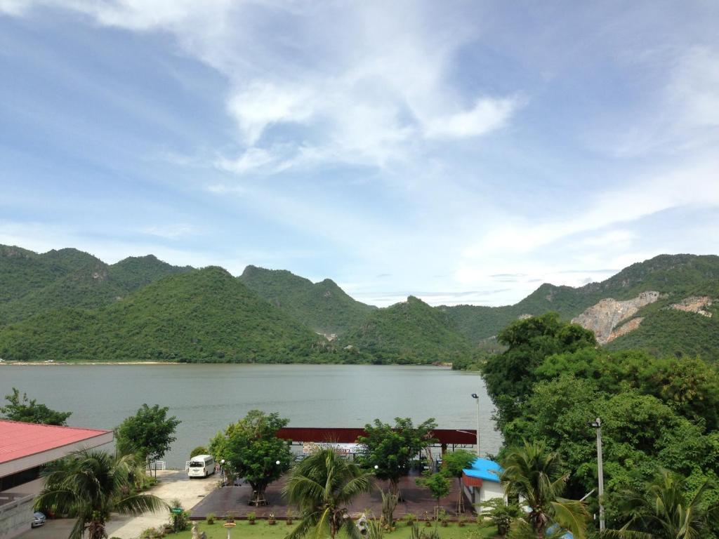 Hotel Kan Kanchanaburi Habitación foto